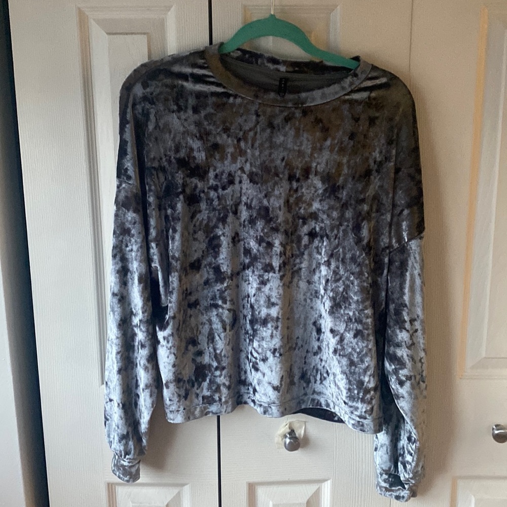 Long sleeve velvet blue/silver top